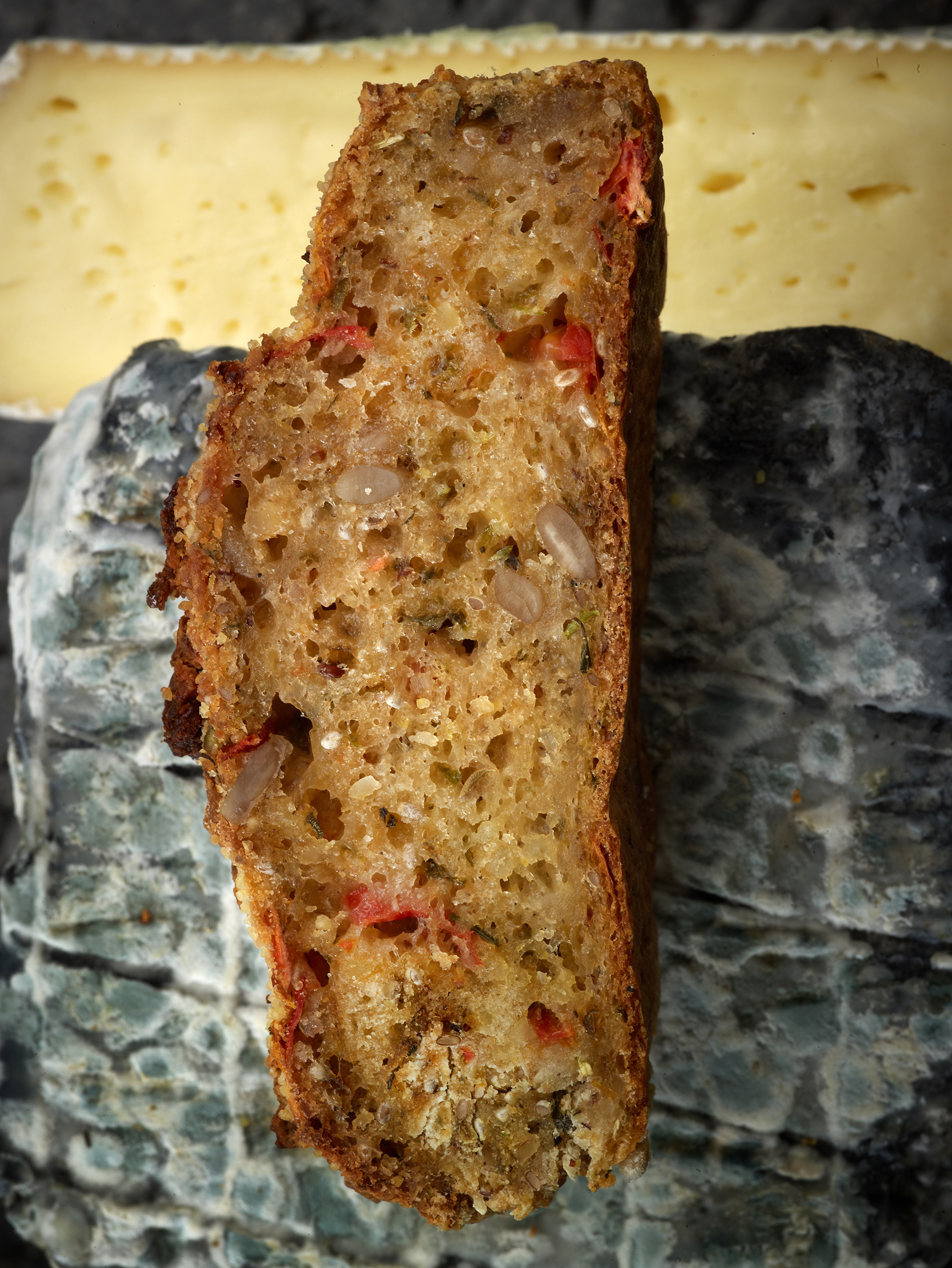 Goat cheese with Tomato & oregano Bread by Albert Adrià Foodpairing